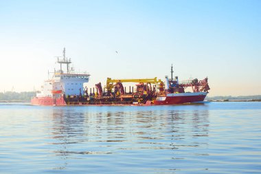 Durgun suda özel amaçlı bir gaz gemisi. Yük taşımacılığı, küresel iletişim ve güvenlik, yakıt ve enerji üretimi, sanayi, lojistik, enerji, çevresel hasar ve koruma