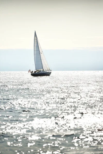 Blue Sloop Rigged Yacht Sailing Open Baltic Sea Clear Day — Stock Photo, Image