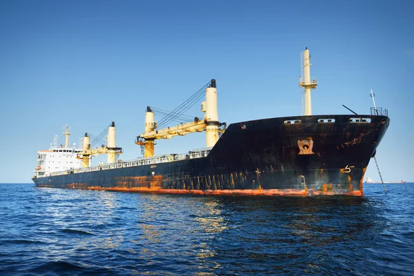 Ein Großes Schwarzes Frachtkran Schiff Ankert Der Straße Von Gibraltar — Stockfoto