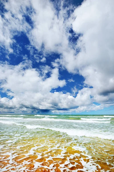 Orilla Del Mar Báltico Día Soleado Ventspils Letonia Cielo Azul —  Fotos de Stock