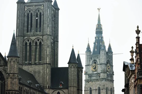 역사적 중심에 시계탑은 폐쇄될 예정이다 가이드 벨기에 — 스톡 사진