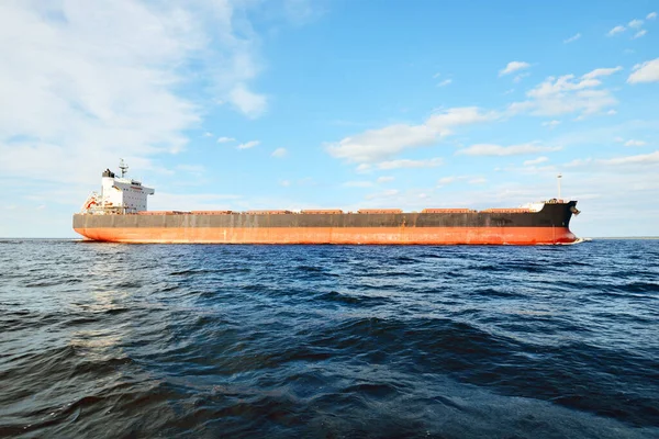 Grote Bulkcarrier Schip Die Oostzee Vaart Naar Haven Van Riga — Stockfoto