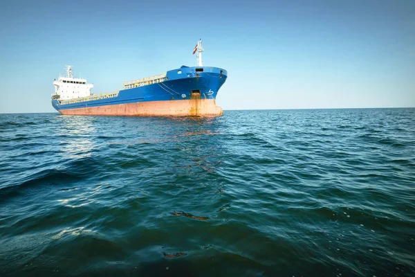 Groot Blauw Vrachtschip Voor Anker Straat Van Gibraltar Uitzicht Vanaf — Stockfoto