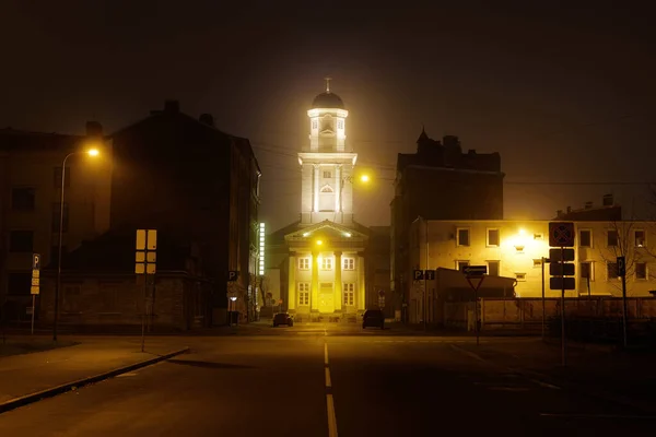 View Empty Illuminated Street Evangelical Lutheran Church Jesus Fog Night — Stock Photo, Image