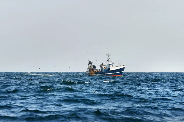 Small Fishing Boat Sailing Open Mediterranean Sea Close View Yacht — Stock Photo, Image