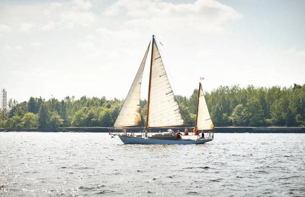 Oude Vintage Houten Zeilboot Yawl Close Varen Een Heldere Dag — Stockfoto
