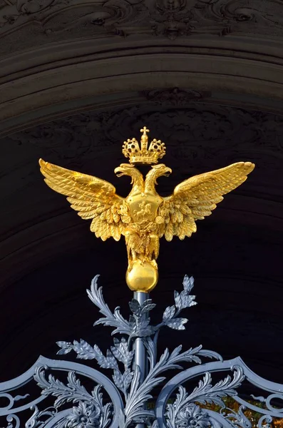Águila Dorada Dos Cabezas Puerta Principal Ceremonial Del Palacio Invierno — Foto de Stock