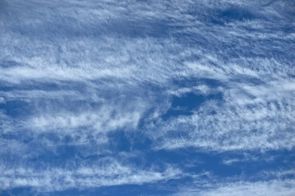 Cielo Azul Claro Con Nubes Cirros Huellas Avión Patrón Natural — Foto de Stock