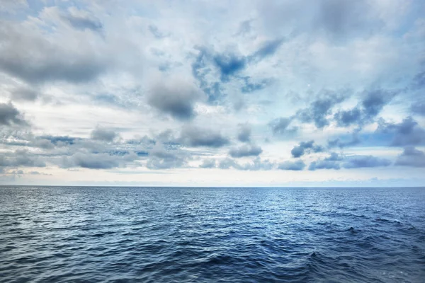 Utsikt Över Det Stormiga Nordsjön Från Segelbåt Molnblå Himmel Som — Stockfoto