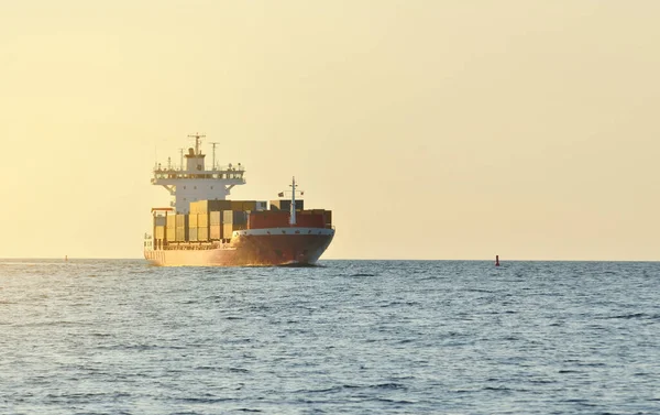 Великий Вантажний Контейнерний Корабель Покидає Порт Норфолк Заході Сонця Вірджинія — стокове фото