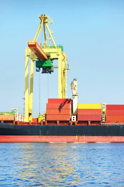 Grand Cargo Une Grue Dans Terminal Conteneurs Riga Gros Plan — Photo