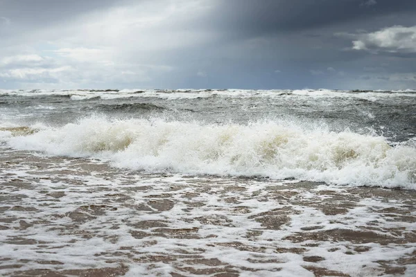 Mer Baltique Sous Les Sombres Nuages Dramatiques Après Orage Lettonie — Photo