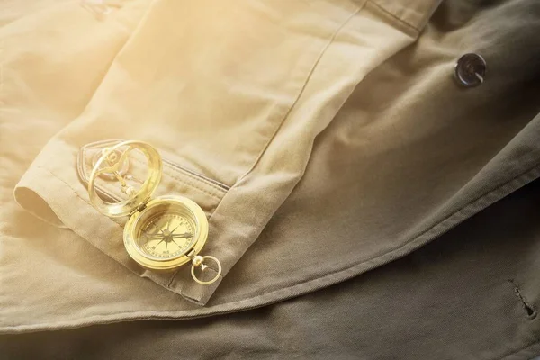 Antiquário Bússola Dourada Relógio Sol Velho Casaco Marrom Close Vida — Fotografia de Stock