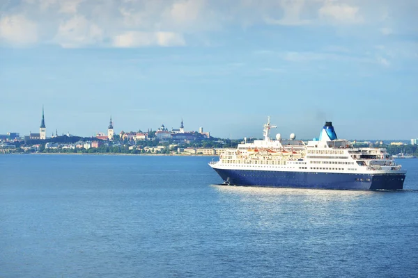 Osobní Loď Výletní Loď Připlouvající Přístavu Tallinn Estonsko Baltské Moře — Stock fotografie