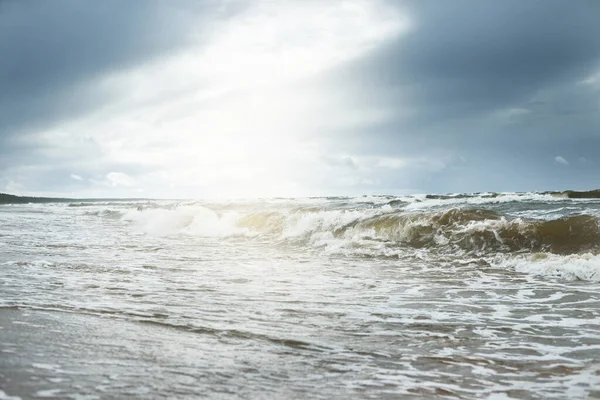 Mar Baltico Sotto Drammatiche Nuvole Tramonto Dopo Temporale Onde Primo — Foto Stock