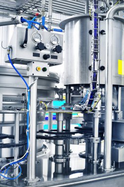 Maden içme suyu üretimi. Fabrikadaki nakliye hattı..