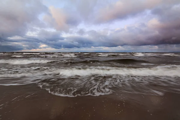 Nuages Coucher Soleil Colorés Dessus Mer Baltique Cyclone Hiver Ciel — Photo