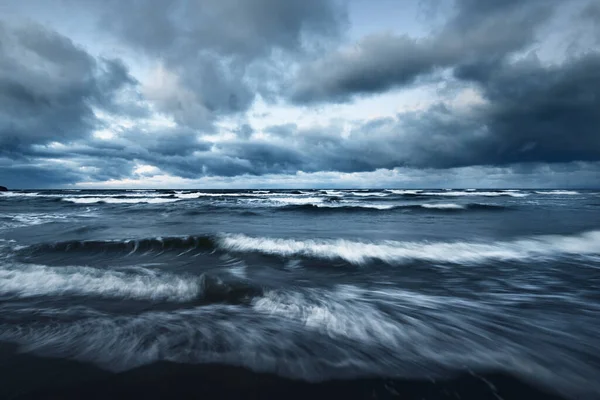 Nuvens Tempestade Acima Mar Báltico Inverno Longa Exposição Céu Pôr — Fotografia de Stock