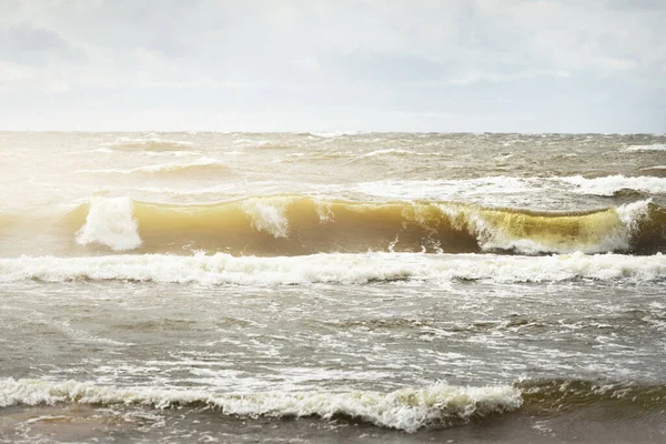 Mar Baltico Sotto Drammatiche Nuvole Tramonto Dopo Temporale Onde Primo — Foto Stock