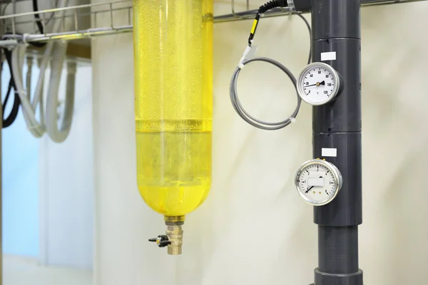 工業用水処理ボイラー室における水質管理のセット — ストック写真
