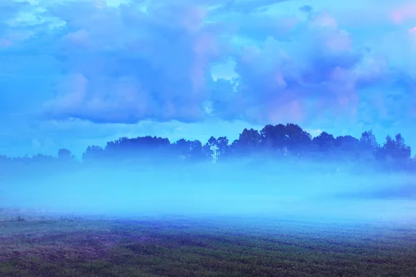 Épico Colorido Céu Por Sol Nevoeiro Acima Campo Agrícola Arado — Fotografia de Stock