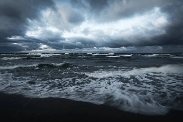 Nuvens Tempestade Acima Mar Báltico Inverno Longa Exposição Céu Pôr — Fotografia de Stock