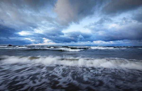 Nuvens Tempestade Acima Mar Báltico Inverno Longa Exposição Céu Pôr — Fotografia de Stock