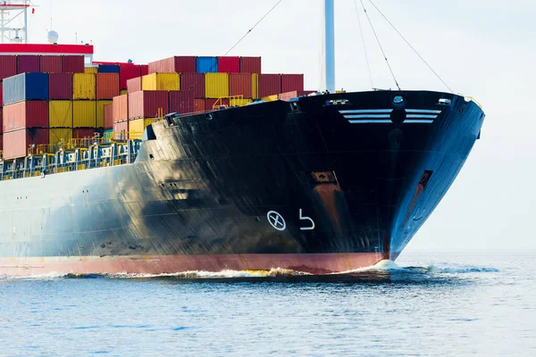 Großes Fracht Containerschiff Verlässt Den Hafen Von Norfolk Aus Nächster — Stockfoto