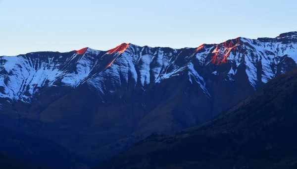 Horské Vrcholy Slunečného Zimního Dne Jasné Modré Nebe Francouzské Alpy — Stock fotografie