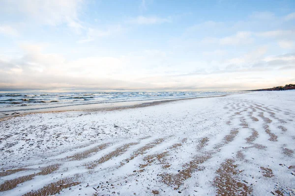 Vista Della Costa Innevata Del Mar Baltico Tramonto Cielo Azzurro — Foto Stock