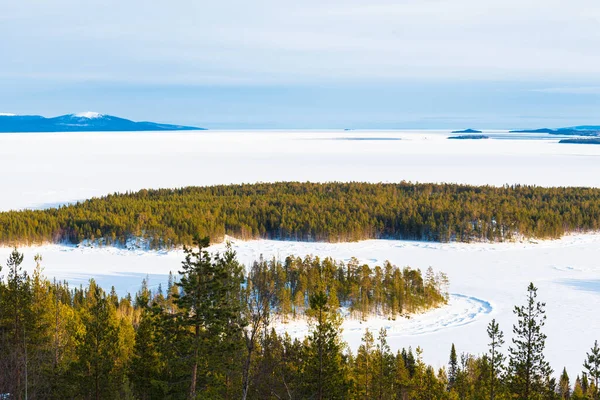 干达拉克沙湾海岸 科拉半岛山区和森林的全景航空图 冬季风景 White Sea Polar Circle Karelia Russia — 图库照片