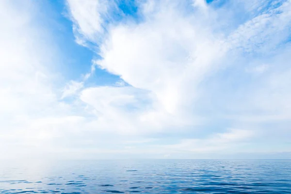 Paisagem Turva Deslumbrante Céu Azul Escuro Tempestade Acima Mar Báltico — Fotografia de Stock