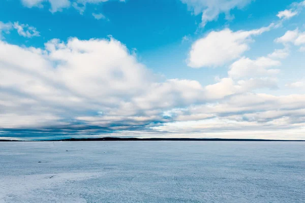 Paisaje Invernal Una Vista Del Lago Cubierto Nieve Atardecer Bosque — Foto de Stock