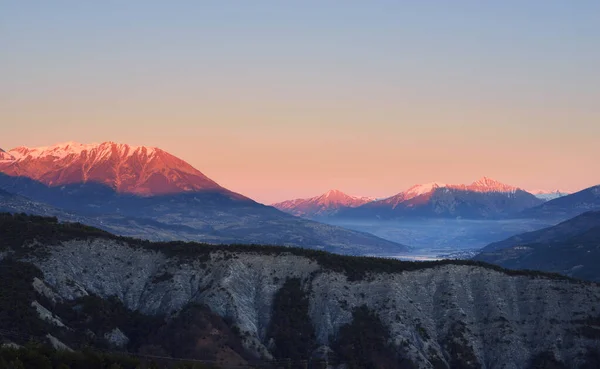 Bergtoppen Een Zonnige Winterdag Heldere Blauwe Zonsondergang Hemel Gouden Licht — Stockfoto