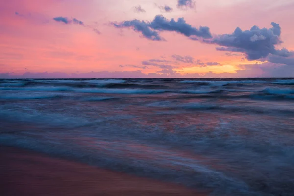 Impresionante Cielo Atardecer Sobre Mar Báltico Dinamarca Ondas Tormenta Nubes — Foto de Stock