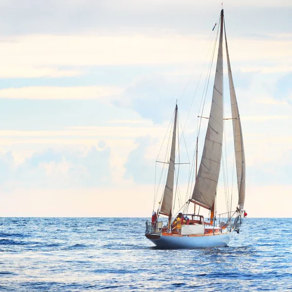 Vintage Yacht Deux Mâts Bois Bâillement Naviguant Pleine Mer Sur — Photo