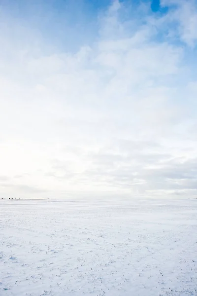 Vista Panoramica Del Campo Campagna Innevato Vuoto Tramonto Nuvole Serali — Foto Stock