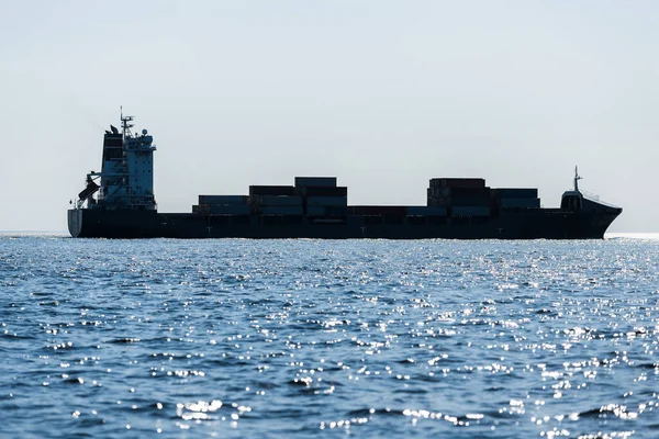 Grande Navio Contêiner Carga Navegando Mar Báltico Aberto Dia Claro — Fotografia de Stock