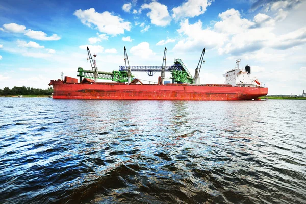 Gran Nave Grúa Carga Roja Primer Plano Puerto Riga Mar —  Fotos de Stock