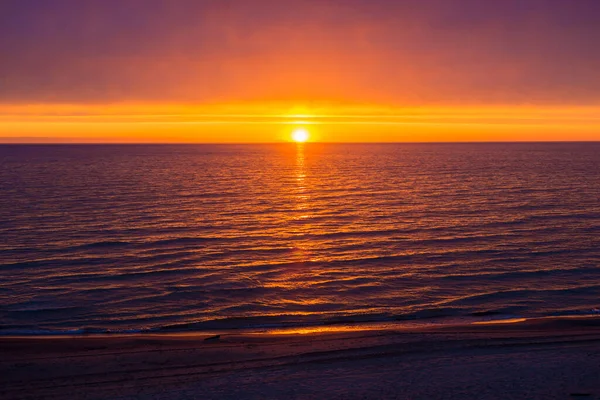 Prachtige Zonsondergang Wolken Boven Oostzee Denemarken Gouden Avond Zonlicht — Stockfoto