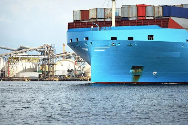 Grande Navio Contentor Carga Azul Que Sai Porto Norfolk Close — Fotografia de Stock