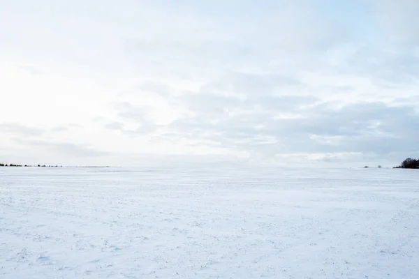 Panorámás Kilátás Nyílik Üres Hófödte Tájra Naplementekor Esti Felhők Norvégia — Stock Fotó