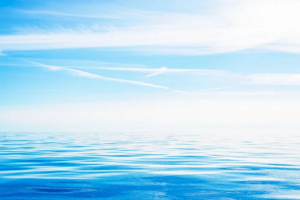 Struttura Dell Acqua Mare Cielo Azzurro Chiaro Con Nuvole Bianche — Foto Stock