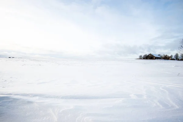 Vista Panoramica Del Campo Campagna Innevato Vuoto Tramonto Nuvole Serali — Foto Stock