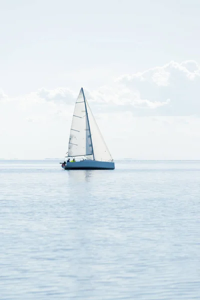 Witte Sloep Getuigde Moderne Jacht Zeilen Een Middellandse Zee Een — Stockfoto