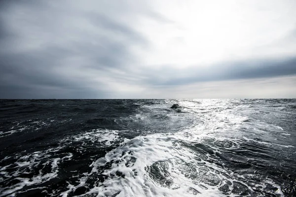 Stormachtig Weer Koude Golven Veel Wolken Boven Noordzee Noorwegen — Stockfoto