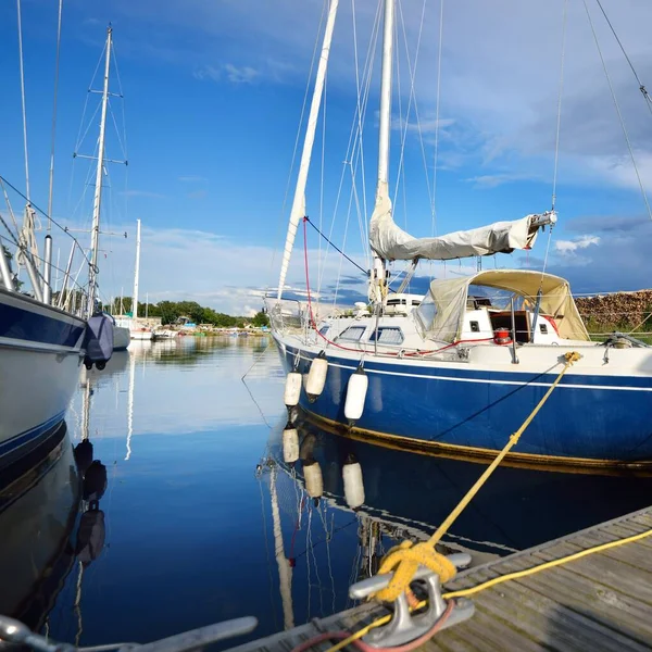 Blick Auf Die Rigaer Yachtclub Festgemachten Yachten Einem Klaren Sonnigen — Stockfoto
