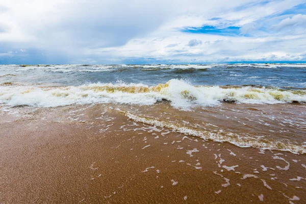 Драматическое Небо Волны Вид Морского Побережья Бурная Погода Балтийское Море — стоковое фото