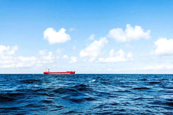 Groot Vrachtschip Noordzee Een Heldere Zonnige Dag Noorwegen — Stockfoto