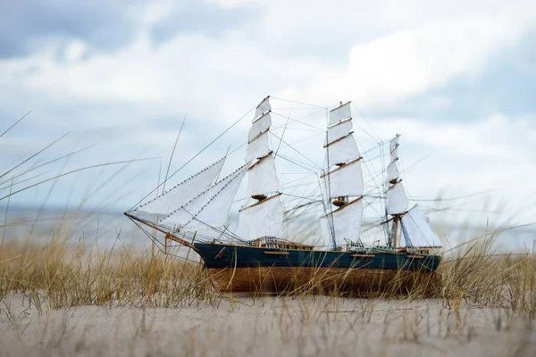 Antiquário Modelo Escala Madeira Navio Alto Clipper Close Céu Dramático — Fotografia de Stock